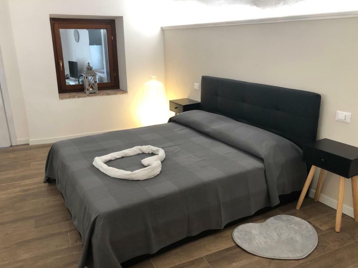 Tree House Apartment Polpenazze del Garda Bagian luar foto